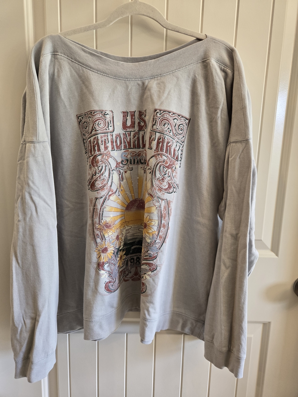 Maurices Light Gray Graphic Boatneck Sweatshirt with National Park Size 4x